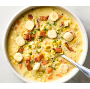 Bowl of corn chowder with bacon, potatoes, corn and chives